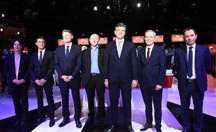 Les 7 candidats à la primaire de gauche au débat de jeudi 12 janvier 2017.