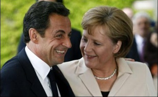 Le nouveau chef de l'Etat français, Nicolas Sarkozy, a été chaleureusement accueilli mercredi à 16h15 GMT à la chancellerie fédérale allemande par Angela Merkel, quelques heures après son investiture à l'Elysée.