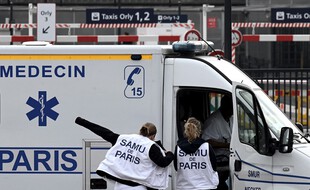 Le 15 pour appeler le Samu, c'est marqué sur les ambulances. (illustration)