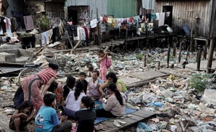 Les deux-tiers de la population mondiale, soit 5,1 milliards de personnes, vivent sans couverture sociale, selon un rapport de l'ONU publié jeudi.