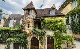 Logée au cœur du Périgord noir, Sarlat-La-Canéda est une cité médiévale au charme incomparable…