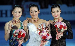 La Japonaise Mao Asada, en tête à l'issue du programme court, a remporté l'épreuve dames des Championnats des Quatre continents de patinage artistique après son succès sur le programme libre disputé dimanche à Osaka (Japon).