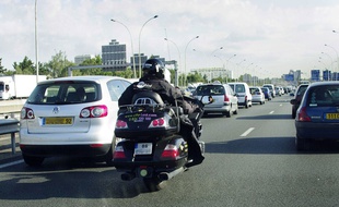 La circulation interfiles des motards sera expérimentées dans quatre départements à partir du 1er février 2016