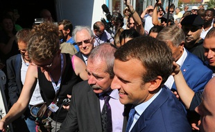 Emmanuel Macron à son arrivée jeudi soir à la foire de Châlons-en-Champagne.