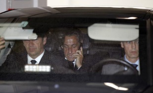 Nicolas Sarkozy quitte ses bureaux parisiens en voiture, le 4 juin 2012.