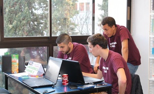 Des étudiants pendant un concours précédent.