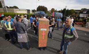 Les salariés de GM&S lors d'une manifestation le 4 octobre 2017.