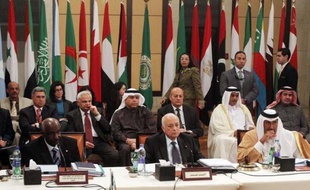 Le chef des observateurs arabes en Syrie remet jeudi un rapport "décisif" pour la poursuite de sa mission de plus en plus critiquée pour son incapacité à faire cesser les violences, a déclaré le numéro deux de la Ligue arabe.