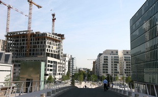 La production de logements sociaux a patiné en Île-de-France en 2014 après des augmentations en 2012 et 2013. 27 584 logements locatifs sociaux ont été agréés en 2014, soit une diminution de 9 % par rapport à 2013. (Photo illustration Boulogne-Billancourt).