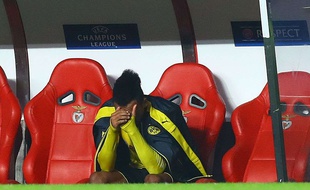 Pierre-Emerick Aubameyang au fond du gouffre après avoir complètement raté son match lors de Benfica-Dortmund en 8e de finale aller de la Ligue des champions, le 14 février 2017.