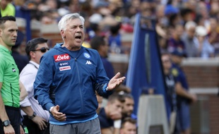 Carlo Ancelotti, à la fraîche, en jogging.