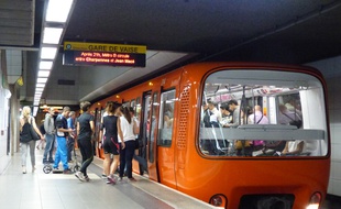 Lyon, le 15 octobre 2015. Illustration du métro à Lyon sur la ligne D.
