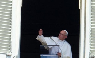 Le pape François a augmenté jeudi d'un nouveau cran la surveillance des opérations et services financiers du Vatican, dans le cadre de sa coopération avec le comité d'experts européens Moneyval dans la lutte contre le blanchiment d'argent sale
