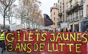 Manifestation de gilets jaunes pour les 3ans du mouvement, à Lyon, en novembre 2021.