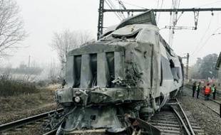 La collision entre un TGV Paris-Genève et un camion a fait un mort dans l'Ain mercredi 19 décembre 2007
