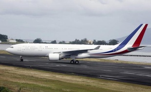 Nicolas Sarkozy étrenne jeudi, pour se rendre au sommet du G20 à Séoul, le nouvel avion long-courrier mis à la disposition du gouvernement par l'armée de l'air, un Airbus A330-200 entièrement réaménagé.