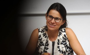 Aurélie Filippetti, ministre de la Communication, estime que le groupe France Télévisions, très affecté par la baisse des dotations de l'Etat, doit se repositionner et arrêter "la course à l'audimat", dans un entretien à l'AFP accordé à l'occasion de la publication du Budget 2013.