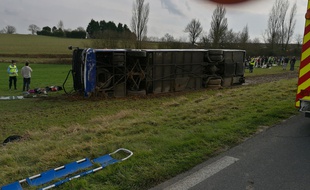 Une voiture a percuté un bus scolaire près d'Eauze faisant 27 blessés dont trois graves.