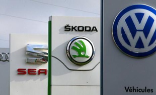 Les logos des marques du groupe Volkswagen sur le site de Villers-Cotterets le 25 septembre 2015