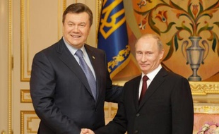 Le président russe Vladimir Poutine a fait miroiter jeudi les avantages économiques d'un rapprochement avec Moscou à l'Ukraine, où les opposants favorables à l'UE ont entamé leur quatrième semaine de contestation après la volte-face du pouvoir sur l'intégration européenne.