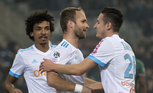 Gustavo, Germain et Thauvin célèbrent le but de l'ancien monégasque.