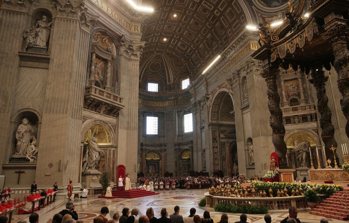 Vatican : Un homme arrêté pour avoir uriné sur l'autel de la basilique Saint-Pierre