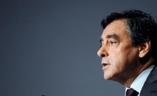 Le Premier Ministre François Fillon prend part le 05 novembre 2011 au palais des sports de Morzine, au 78ème congrès des maires, adjoints et conseillers généraux de Haute-Savoie. Cette manifestation départementale accueille traditionnellement environ 800 personnes. AFP PHOTO / JEAN-PIERRE CLATOT