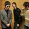 Les membres du groupe britannique Oasis lors d'une séance photo