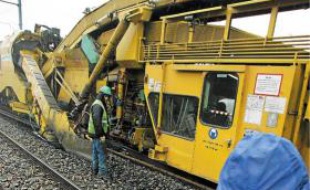 Des ouvriers travaillaient sur un chantier SNCF, en juin 2012