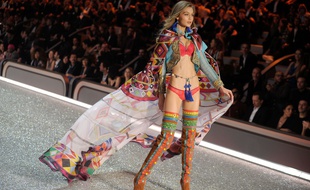 Gigi Hadid lors du défilé Victoria's Secret de Paris, en novembre 2016.