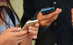 Depuis le début du confinement, les messages haineux et discriminatoires sont en hausse sur les réseaux sociaux (illustration).