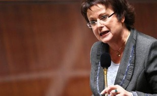La ministre du Logement Christine Boutin s'est rendue dans la froide nuit de vendredi à samedi au Samu Social, le "115", et dans des centres d'accueil pour les sans domicile fixe où elle a rencontré bénévoles et salariés des associations, a constaté une journaliste de l'AFP.
