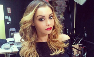 Nabilla s'affiche cette semaine en blonde, sur Instagram.