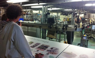 Visite guidée de l'usine du liquoriste Giffard à Angers le 25 juin 2013.