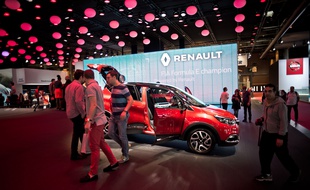 Le stand Renault au salon de l'auto, le 1er octobre 2016.