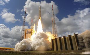 Un décollage précédent d'Ariane 5, le 17 novembre 2016 à Kourou.