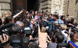 Daniel Legrand et son avocat Julien Delarue devant la cour d'assises d'Ille-et-Vilaine à Rennes après l'acquittement de Daniel Legrand.