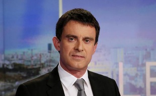 Le Premier ministre Manuel Valls sur le plateau du JT de 20h de TF1, le 2 avril 2014