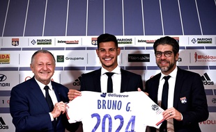 La signature du prometteur milieu brésilien Bruno Guimaraes, durant le mercato hivernal, a peut-être marqué un tournant dans l'histoire entre Juninho et l'OL. JEFF PACHOUD