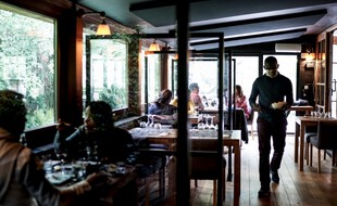 La capitale belge ferme ses bars et restaurants pour lutter contre le Covid.
