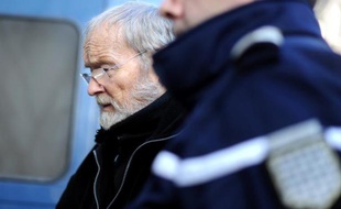 Maurice Agnelet arrive à la cour d'assises d'Ille-et-Vilaine, à l'issue du troisième jour de son procès, le 10 avril 2014 à Rennes