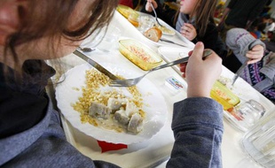 Illustration d'une cantine scolaire, le 18 décembre 2012.