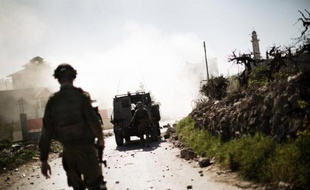 Un soldat israélien a été kidnappé et tué vendredi près de Qalqiliya, dans le nord de la Cisjordanie, par un Palestinien affirmant avoir voulu échanger le corps du militaire contre la libération de son frère, a indiqué samedi un porte-parole de l'armée israélienne.