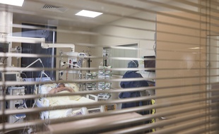 Un lit de réanimation, ici à l'hôpital de Bobigny.