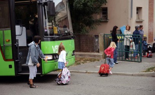 Le Parti socialiste propose la gratuité des transports scolaires dans toutes les régions, parmi une dizaine de "propositions nationales"