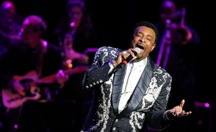 Dennis Edwards, chanteur des Temptations dans les années 70 (ici en 2011) est mort le 1er février 2018.