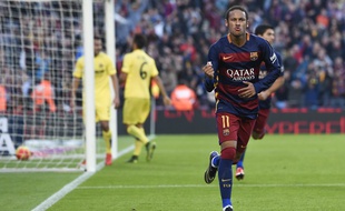 Neymar a inscrit un doublé, dont un magnifique enchaînement sombrero-volée, lors de Barcelone-Villareal, le 8 novembre 2015.