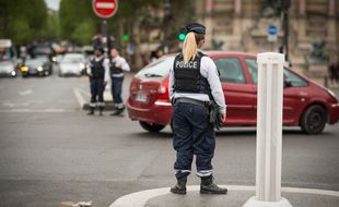 Une agente de police, à Paris, le 30 avril 2019.