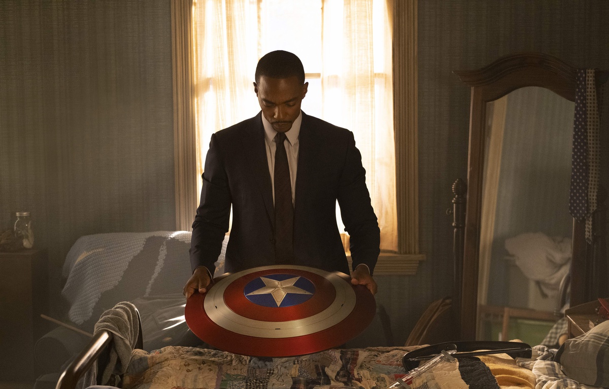 Quel Héros Le Bouclier De Captain America Rappelle T Il Falcon et le Soldat de l'Hiver » : On vous dit tout sur ce personnage qui  apparaît à la fin de l'épisode 1