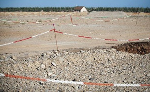 Installation de pompage de la nappe phréatique à la réserve naturelle de la Crau, dans les Bouches-du-Rhône, le 5 août 2010.